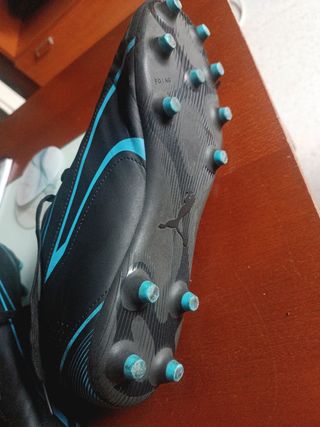 Botas de fútbol Puma negras
Talla 45
