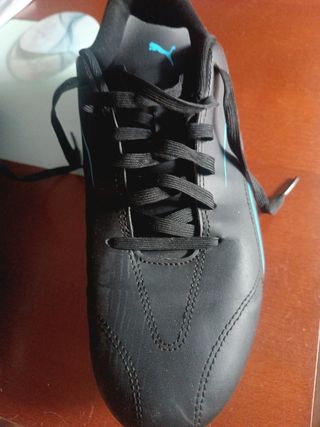 Botas de fútbol Puma negras
Talla 45
