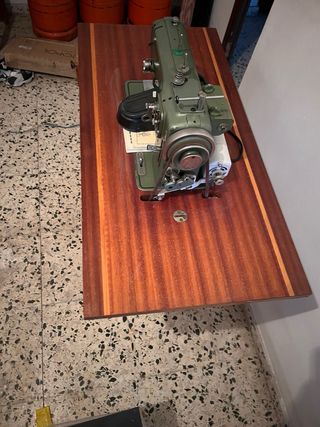 Máquina de coser antigua Refrey
