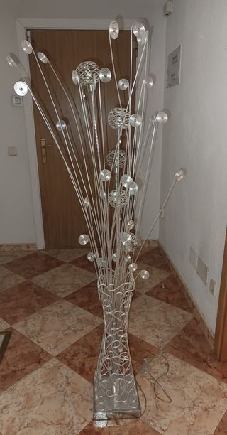 Lámpara de pie moderna plateada