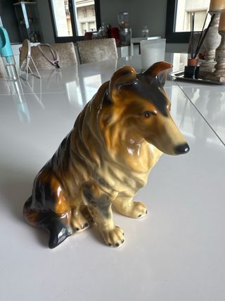 Figura de perro grande de cerámica