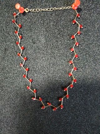 Gargantilla y pendientes rojos y dorados bisutería