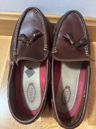 Mocasines náuticos de cuero marrón
