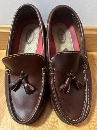Mocasines náuticos de cuero marrón