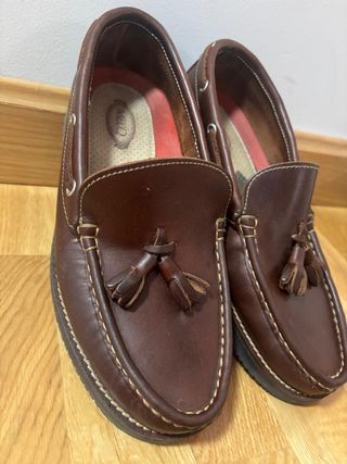 Mocasines náuticos de cuero marrón