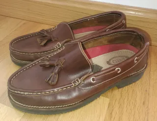 Mocasines náuticos de cuero marrón