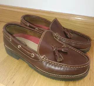 Mocasines náuticos de cuero marrón