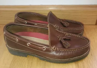 Mocasines náuticos de cuero marrón