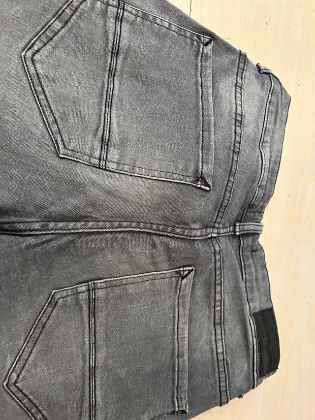 Pantalón Bershka Super Skinny Gris Talla M