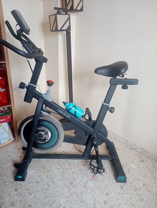 Bicicleta estática Cecotec muy poco uso