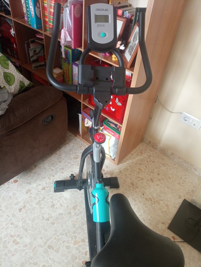 Bicicleta estática Cecotec muy poco uso