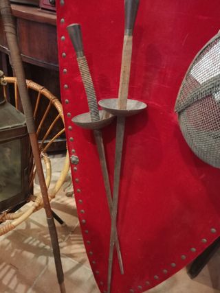 Panoplia de esgrima roja