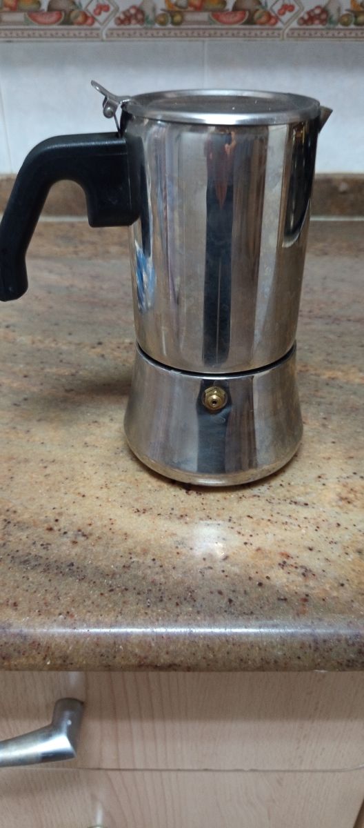Cafetera Italiana Plata y Negra