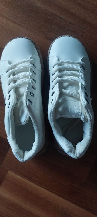 Botines blancos con cordones