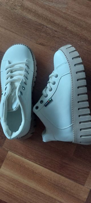 Botines blancos con cordones