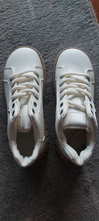 Botines blancos con cordones