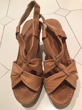 Sandalias de piel color camel