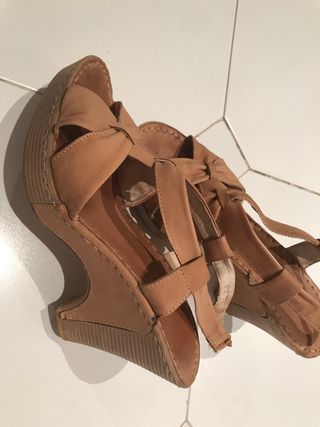 Sandalias de piel color camel