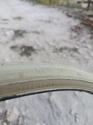 Neumático Hutchinson 600A x 24.