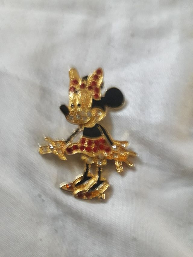 Spilla Disney in oro e rosso con motivo Minnie