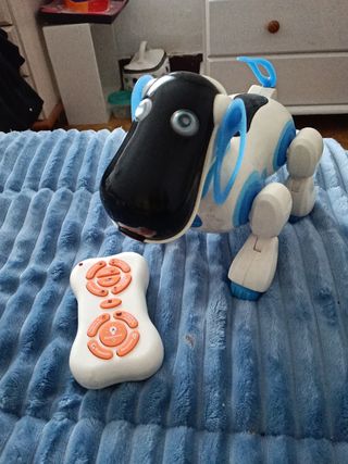 Perro robot con mando