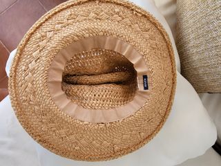 Sombrero de paja tejido