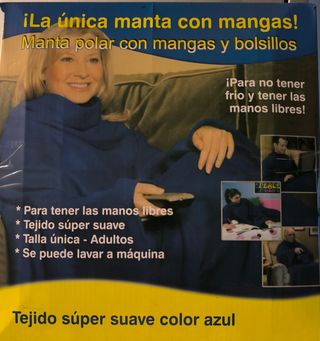 Coperta in pile con maniche e tasche