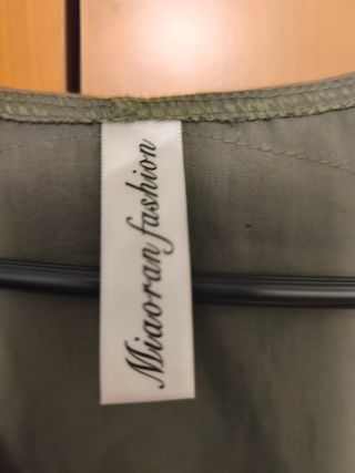 Parka verde caqui con capucha
