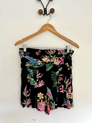 Shorts de mujer con estampado floral