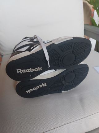 Zapatillas Reebok Negras y Blancas