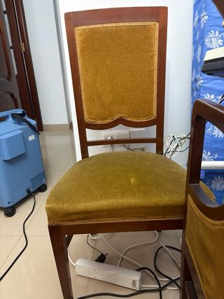 Silla antigua de madera y tela (Escucho ofertas)
