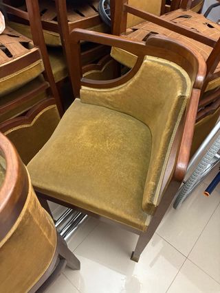 Silla antigua de madera y tela (Escucho ofertas)