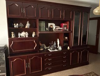 Mueble de salón madera y cristal