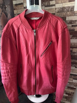 Cazadora bomber roja Zara hombre