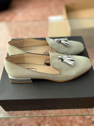 Mocasines color topo y Plateados Talla 40