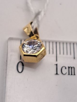 Colgante Oro 18K Hexagonal con Circonita