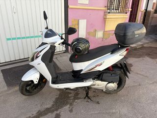Moto SYM 125 Blanca
