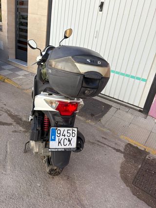 Moto SYM 125 Blanca