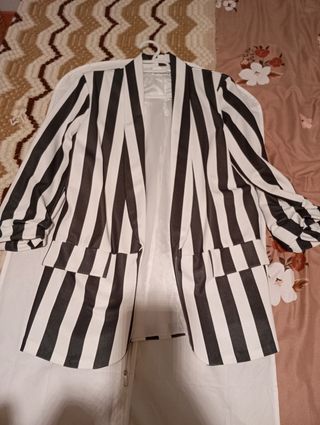 Traje de rayas para mujer