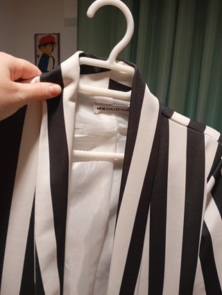 Traje de rayas para mujer