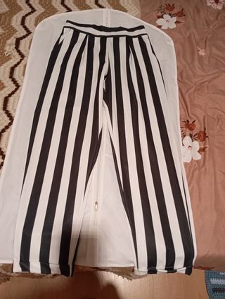 Traje de rayas para mujer