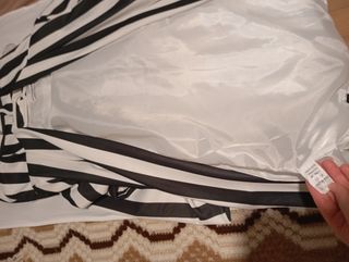 Traje de rayas para mujer