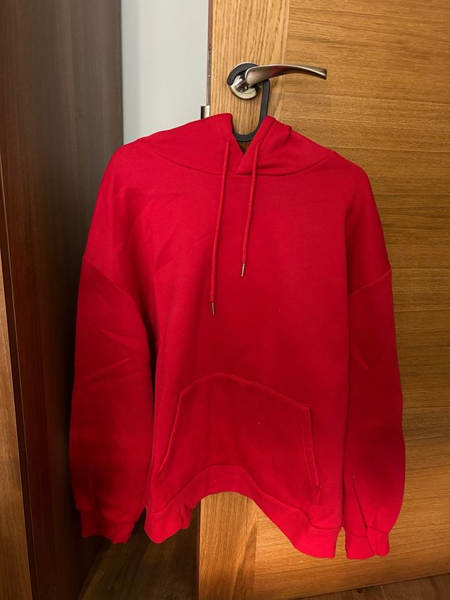 Sudadera con capucha roja