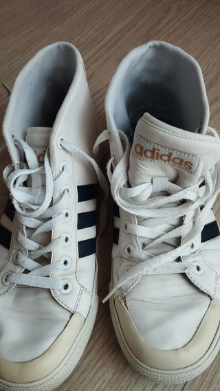 Excelentes zapatillas Adidas Neo 42.5 :)