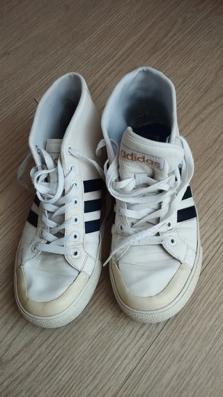 Excelentes zapatillas Adidas Neo 42.5 :)