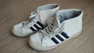 Excelentes zapatillas Adidas Neo 42.5 :)