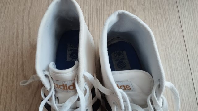 Excelentes zapatillas Adidas Neo 42.5 :)