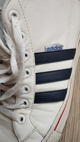 Excelentes zapatillas Adidas Neo 42.5 :)