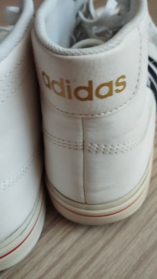 Excelentes zapatillas Adidas Neo 42.5 :)