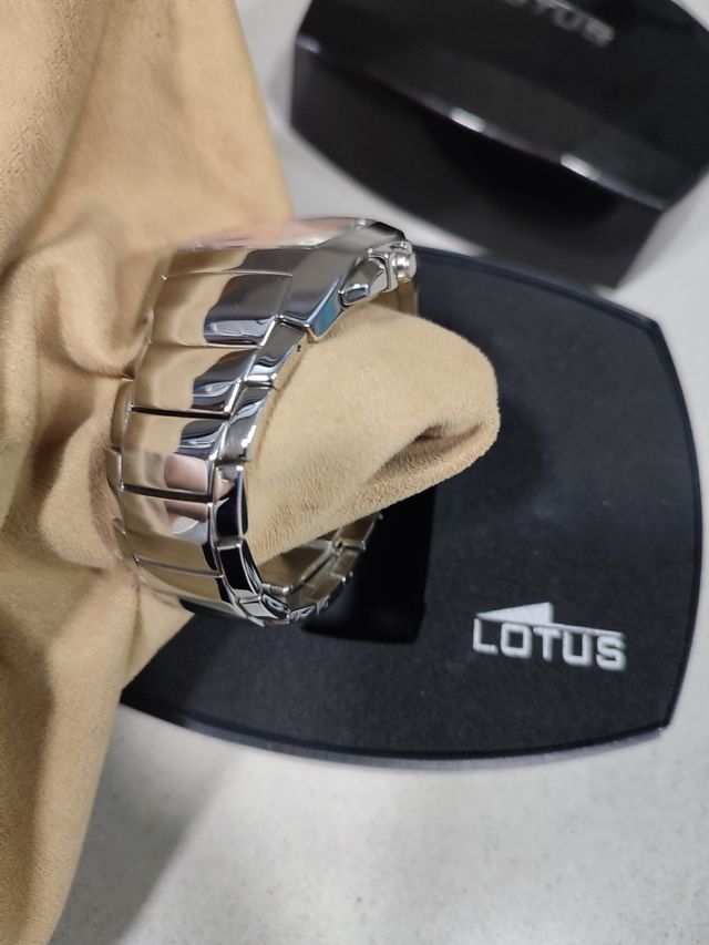 Reloj Lotus Caballero Rojo y Plateado